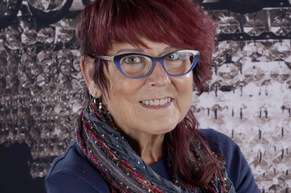 Headshot of Robin Jones,